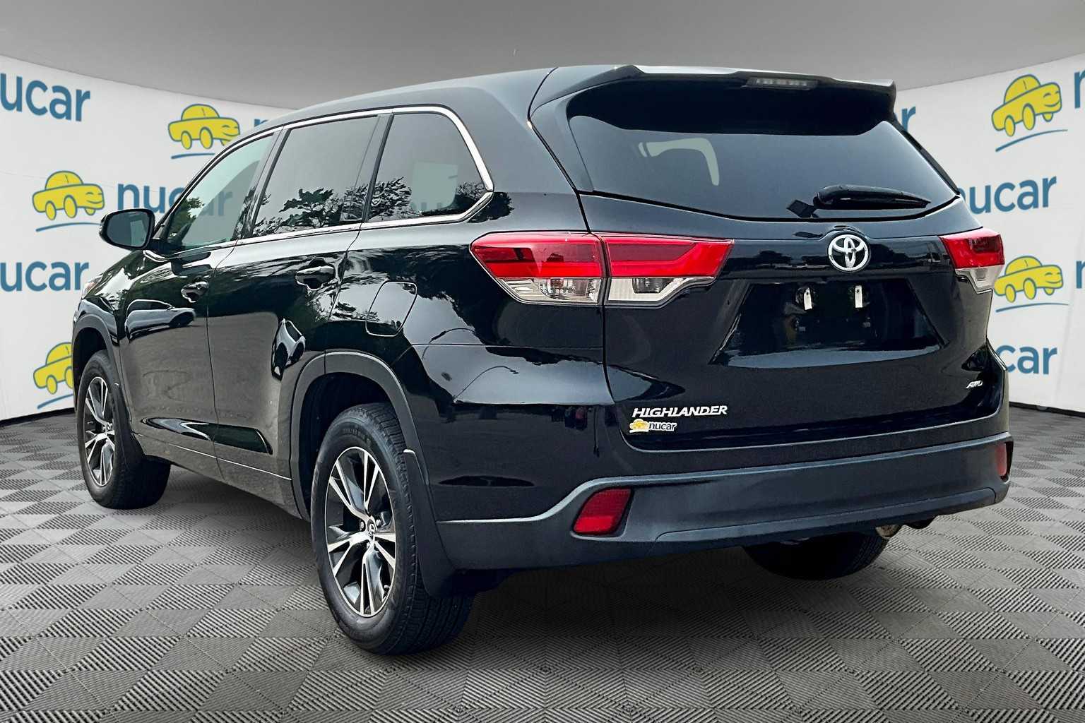 2018 Toyota Highlander LE - Photo 4