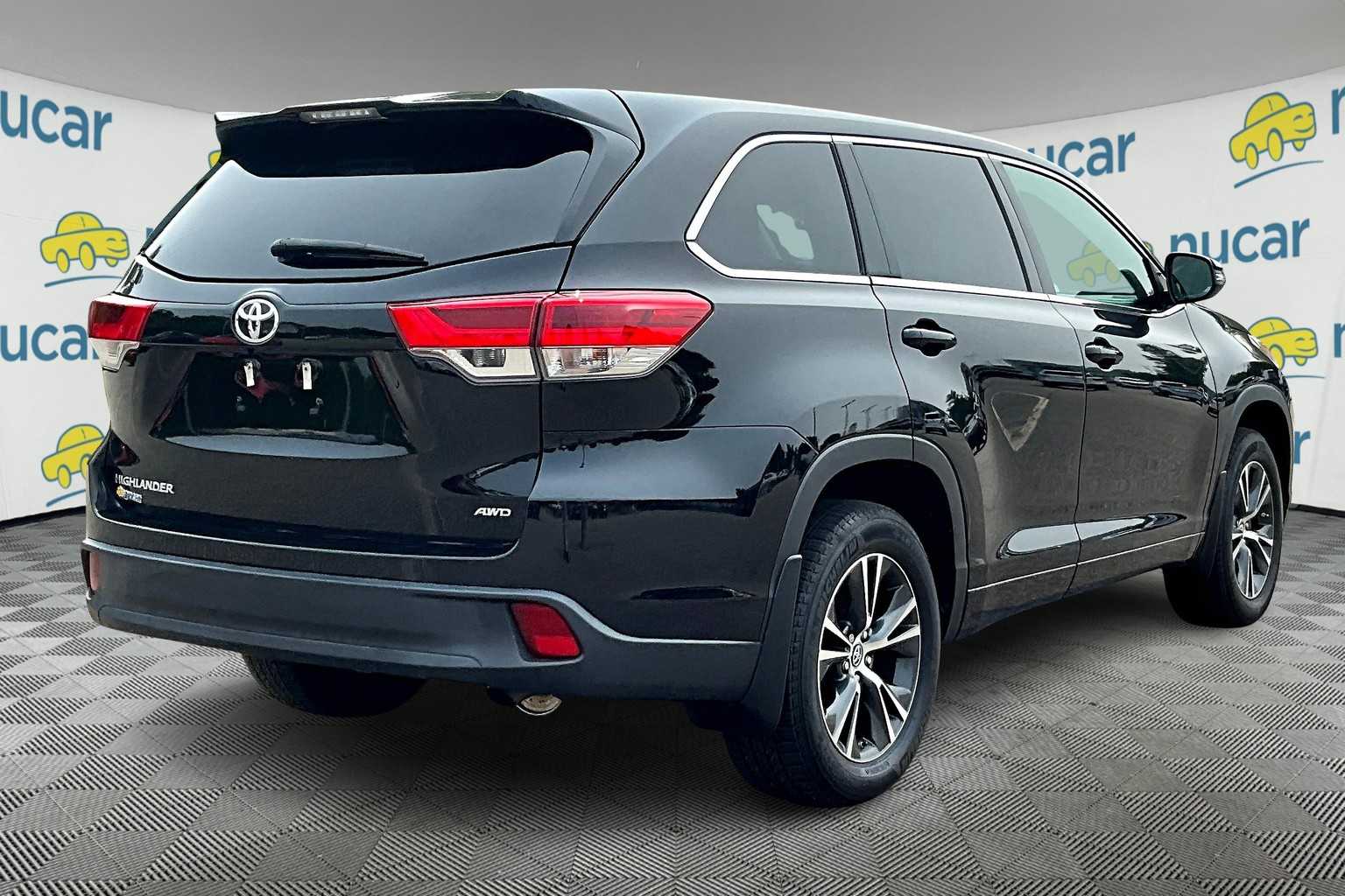 2018 Toyota Highlander LE - Photo 6
