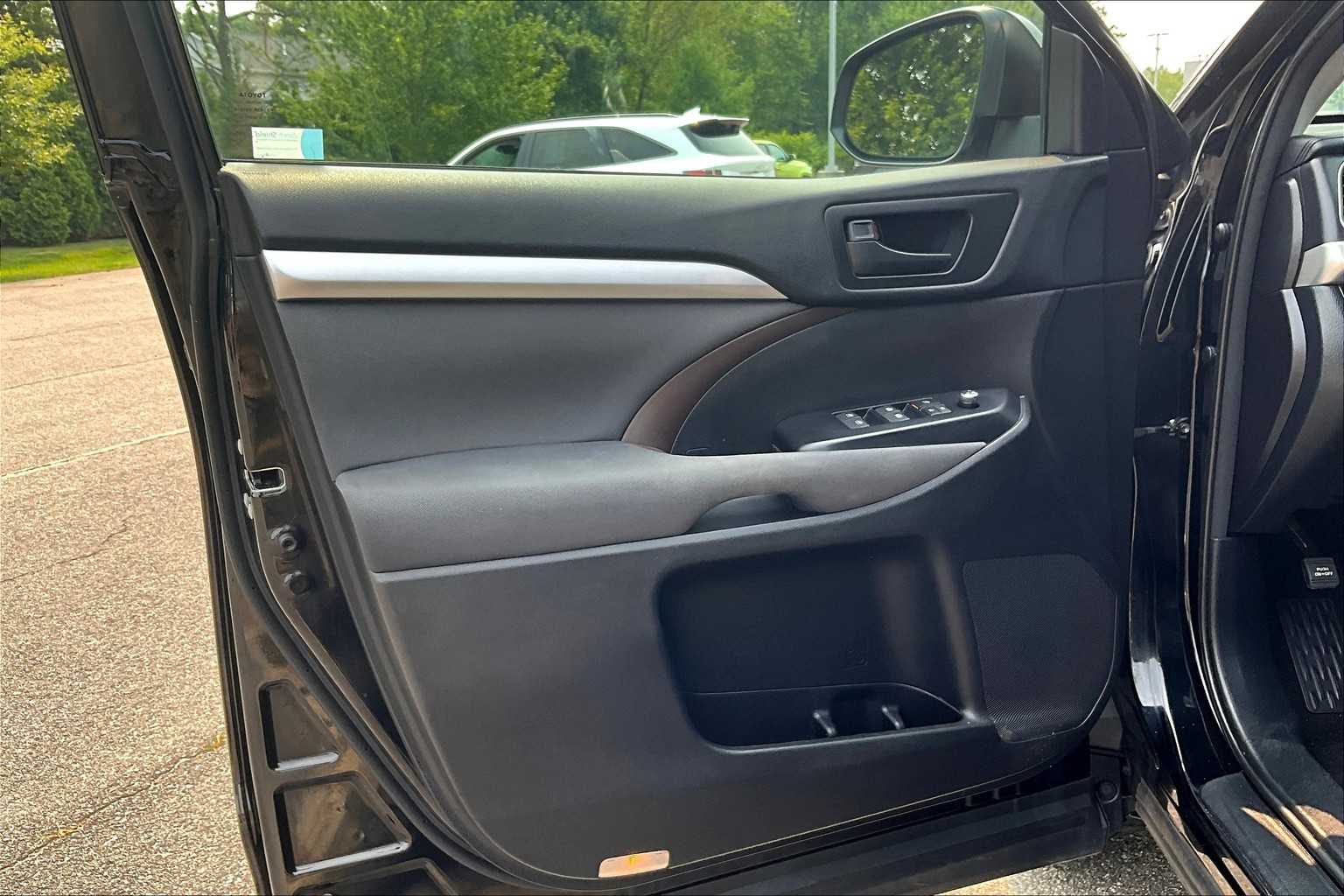 2018 Toyota Highlander LE - Photo 9