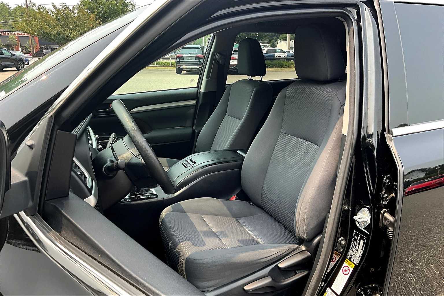 2018 Toyota Highlander LE - Photo 10