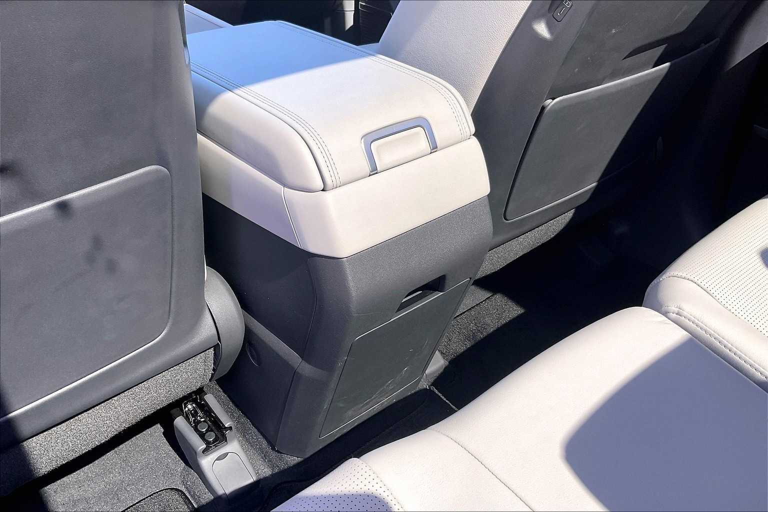 2024 Hyundai Santa Fe Limited - Photo 28