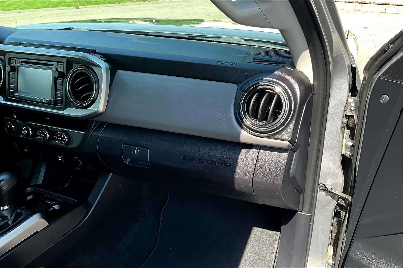 2018 Toyota Tacoma SR5 - Photo 13