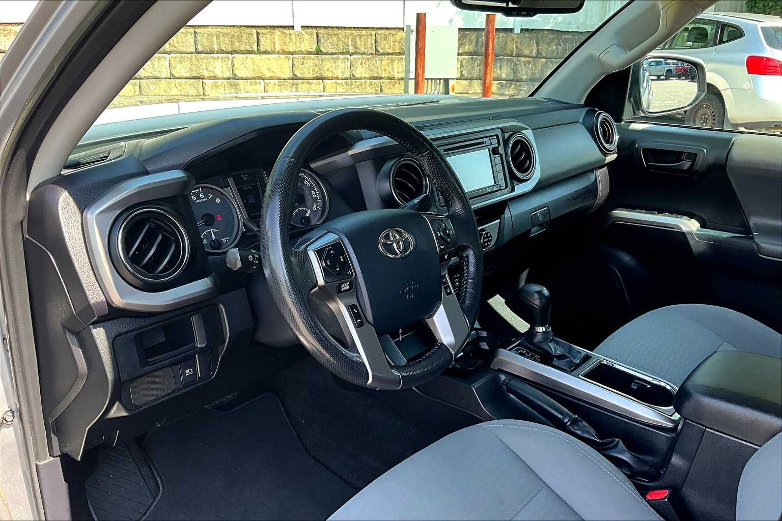 2018 Toyota Tacoma SR5 - Photo 8