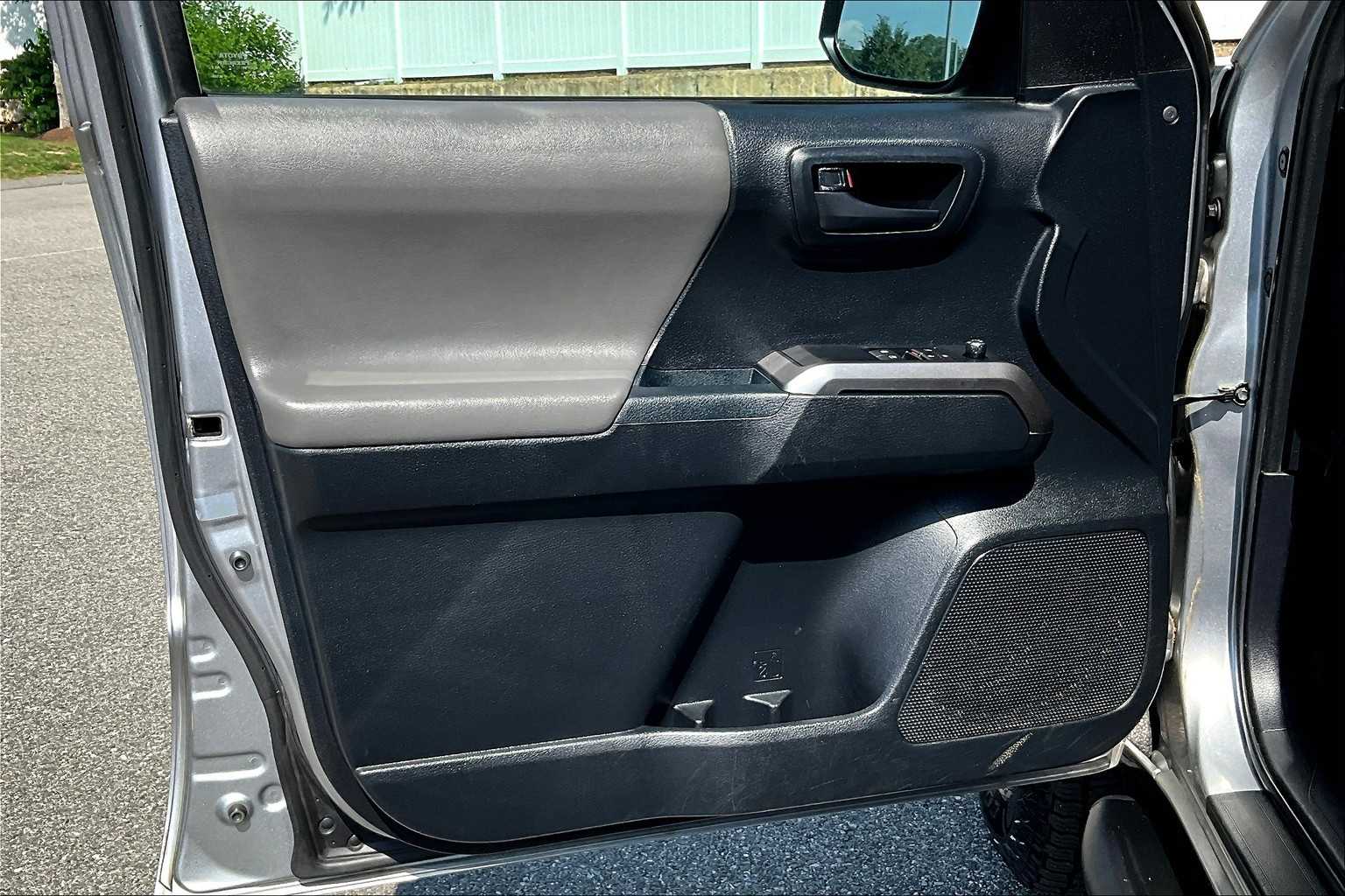 2018 Toyota Tacoma SR5 - Photo 9