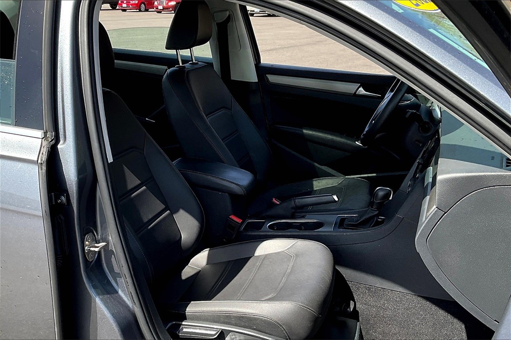 2021 Volkswagen Passat 2.0T SE - Photo 11