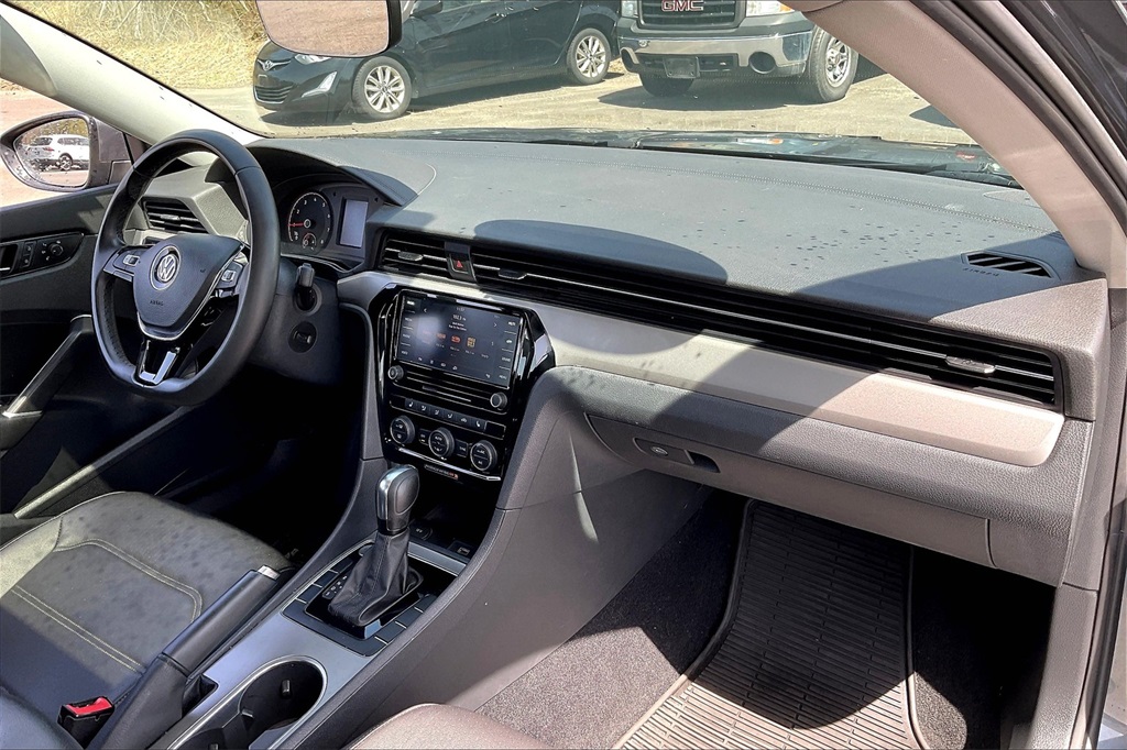 2021 Volkswagen Passat 2.0T SE - Photo 13