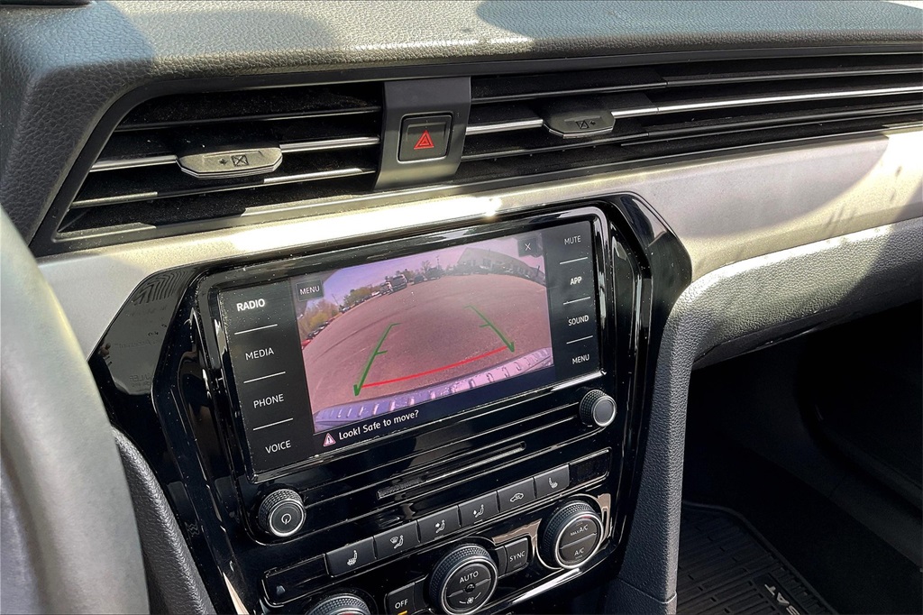2021 Volkswagen Passat 2.0T SE - Photo 15