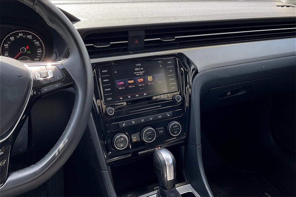 2021 Volkswagen Passat 2.0T SE - Photo 17