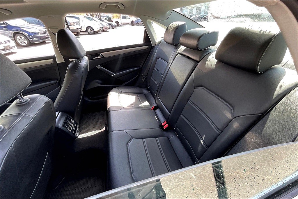 2021 Volkswagen Passat 2.0T SE - Photo 24