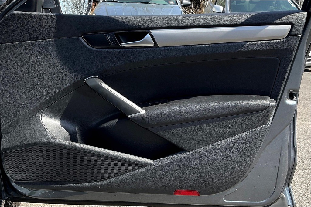 2021 Volkswagen Passat 2.0T SE - Photo 25