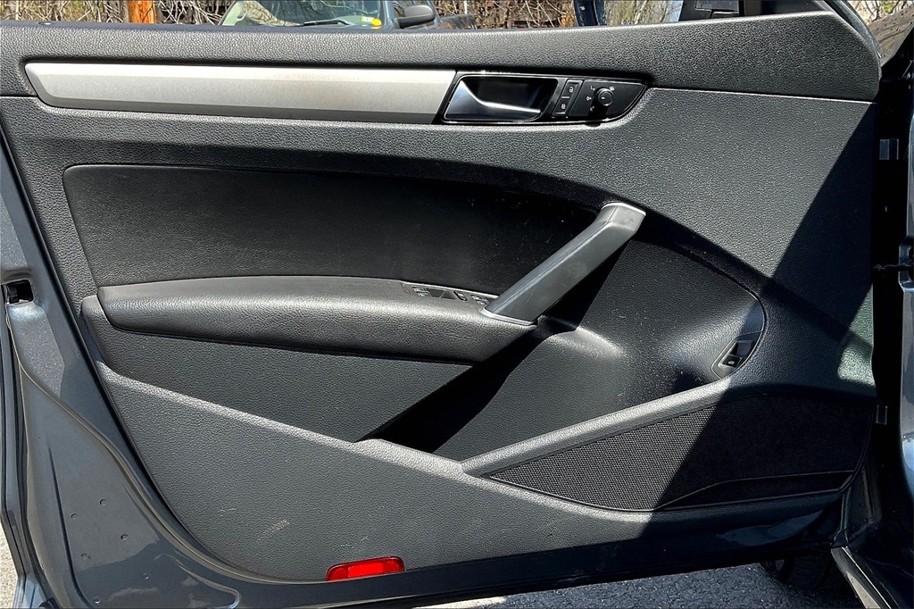 2021 Volkswagen Passat 2.0T SE - Photo 9