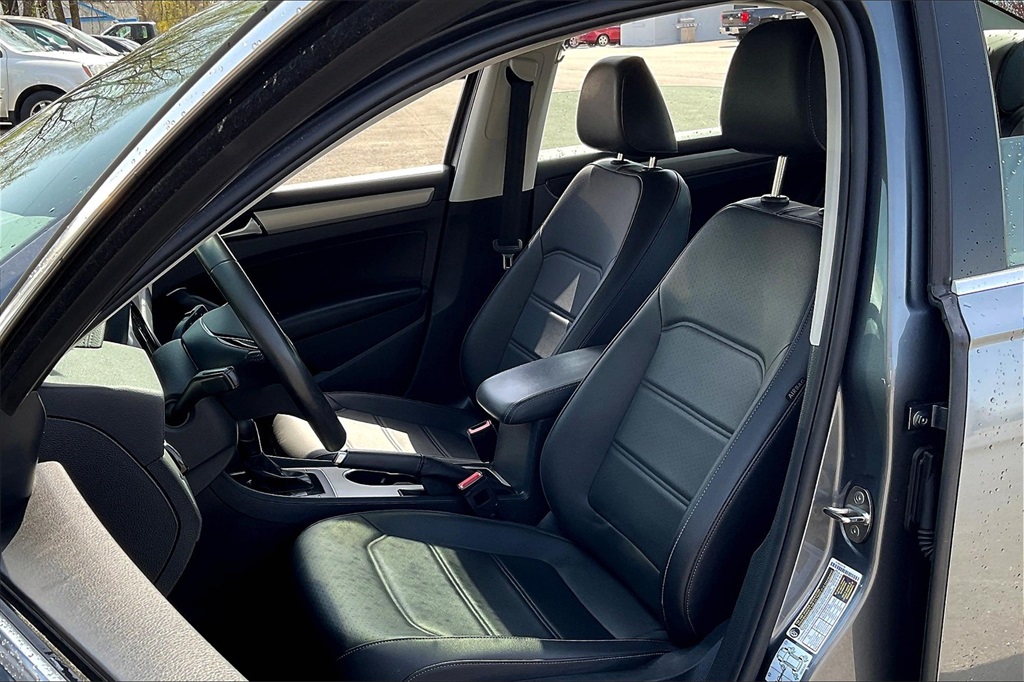 2021 Volkswagen Passat 2.0T SE - Photo 10