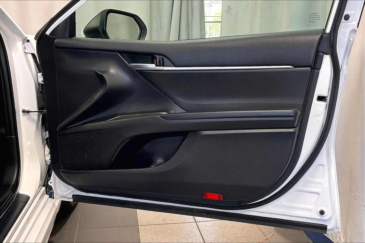2022 Toyota Camry SE - Photo 12