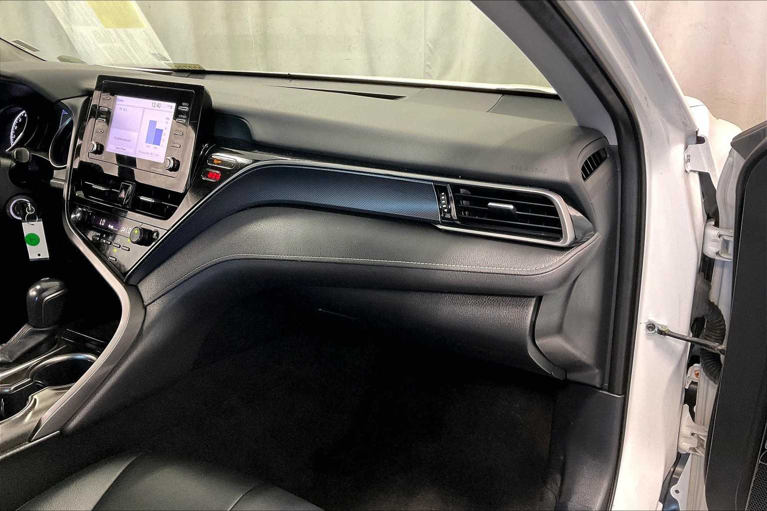 2022 Toyota Camry SE - Photo 13