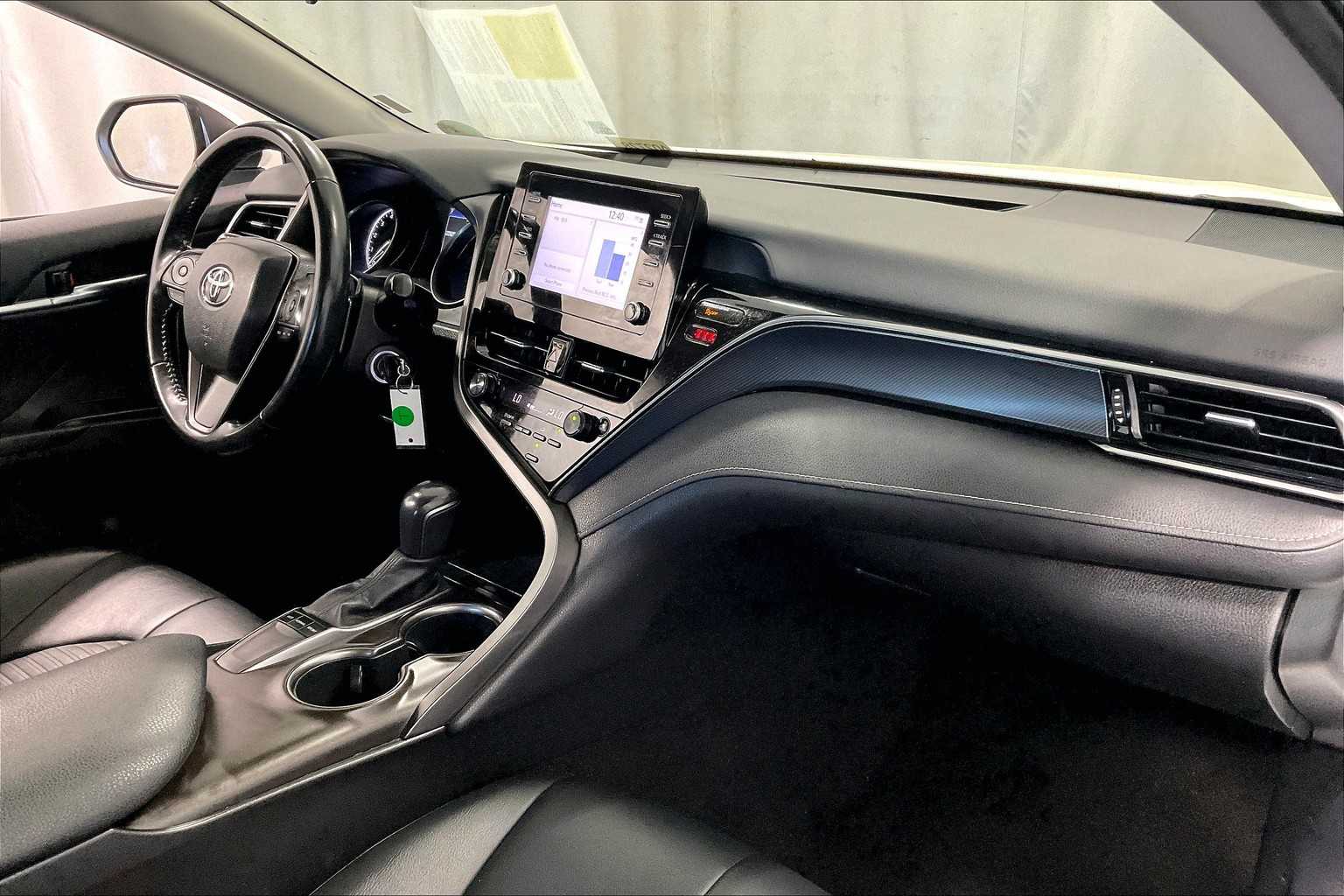 2022 Toyota Camry SE - Photo 14