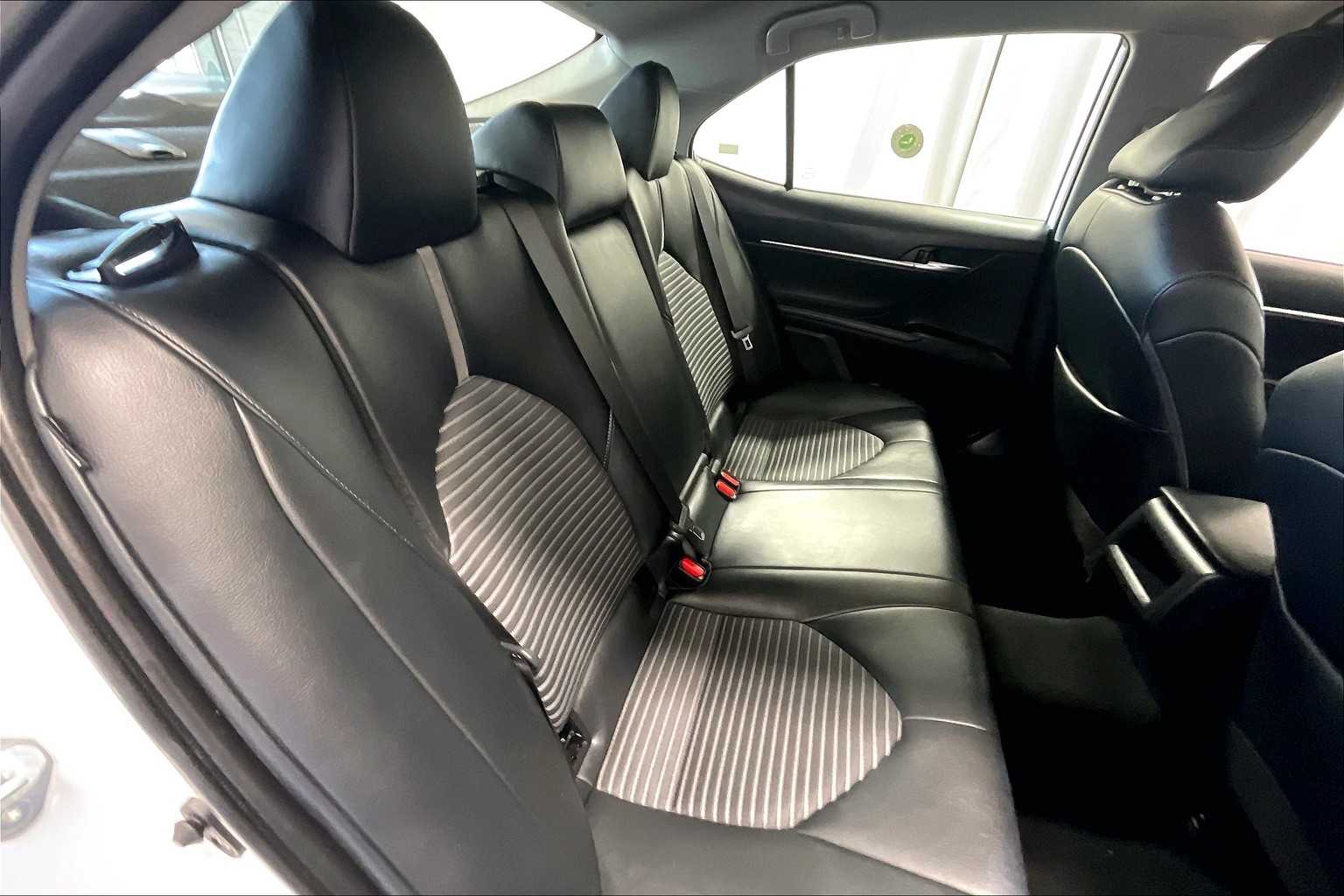 2022 Toyota Camry SE - Photo 16