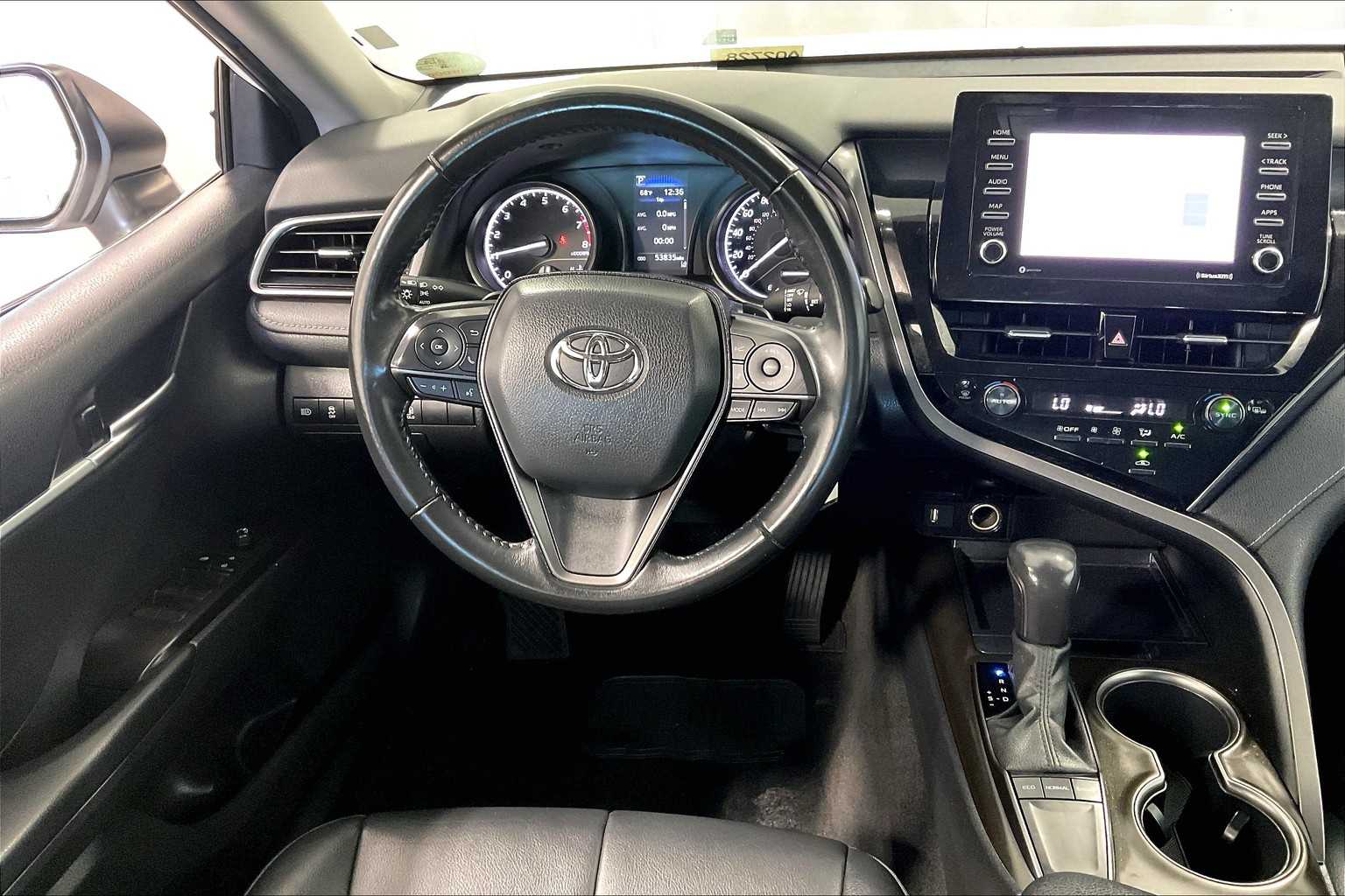 2022 Toyota Camry SE - Photo 17