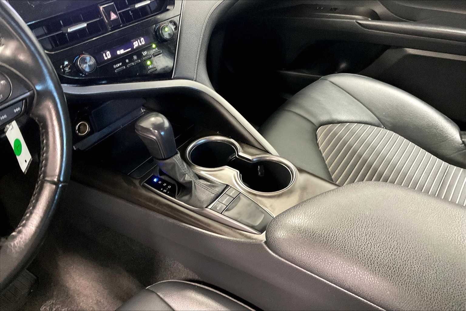 2022 Toyota Camry SE - Photo 20