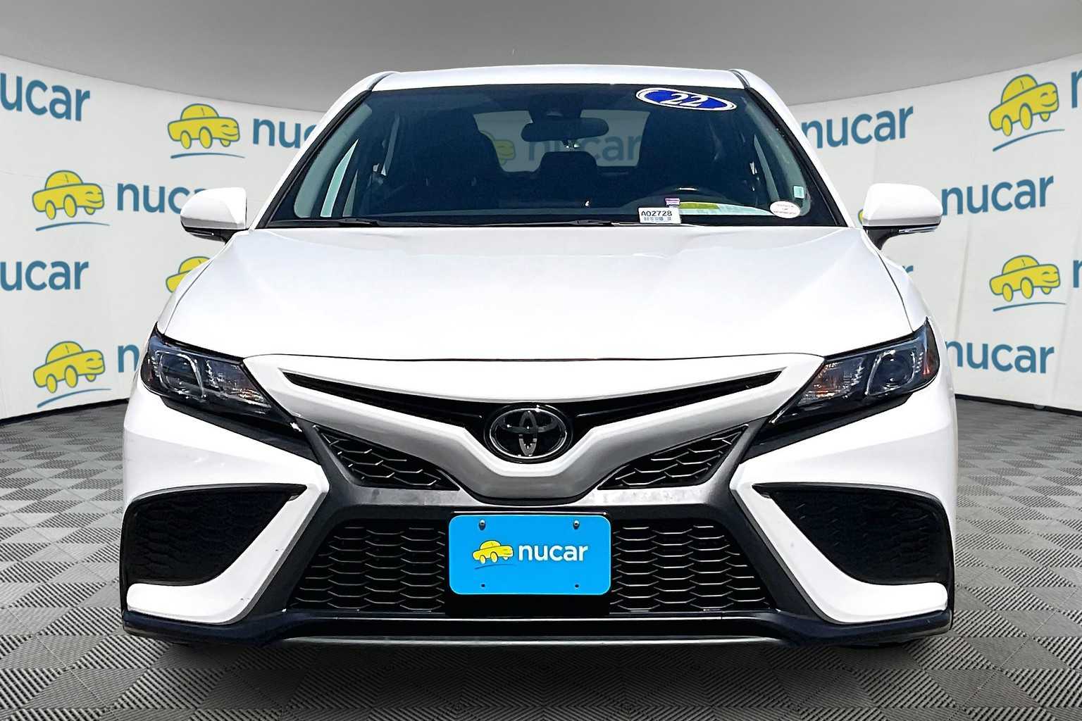 2022 Toyota Camry SE - Photo 2