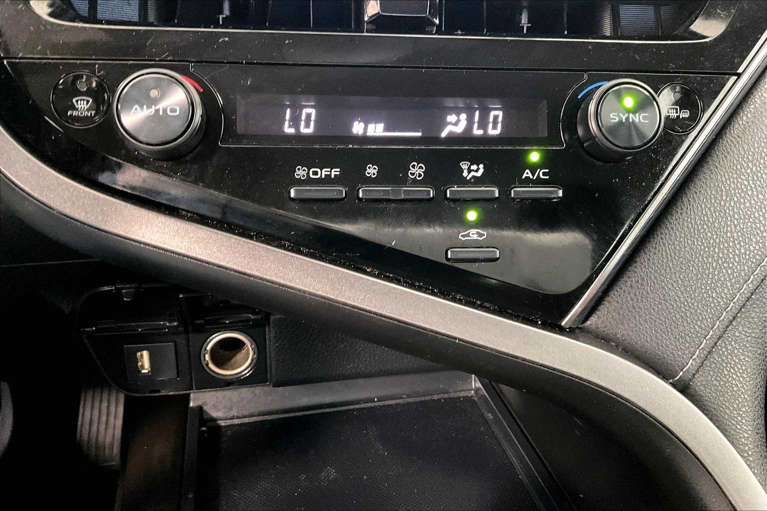 2022 Toyota Camry SE - Photo 25