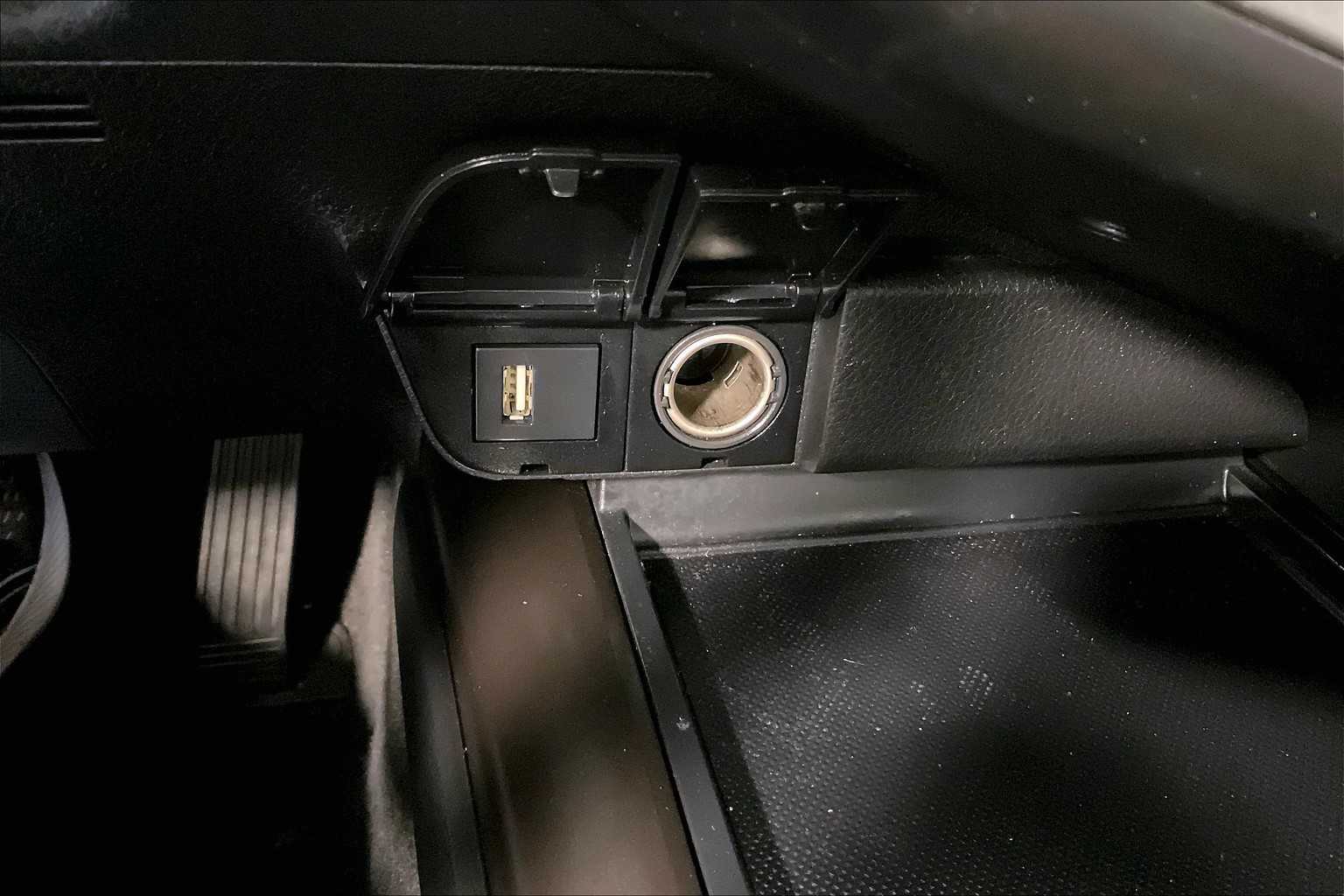 2022 Toyota Camry SE - Photo 26