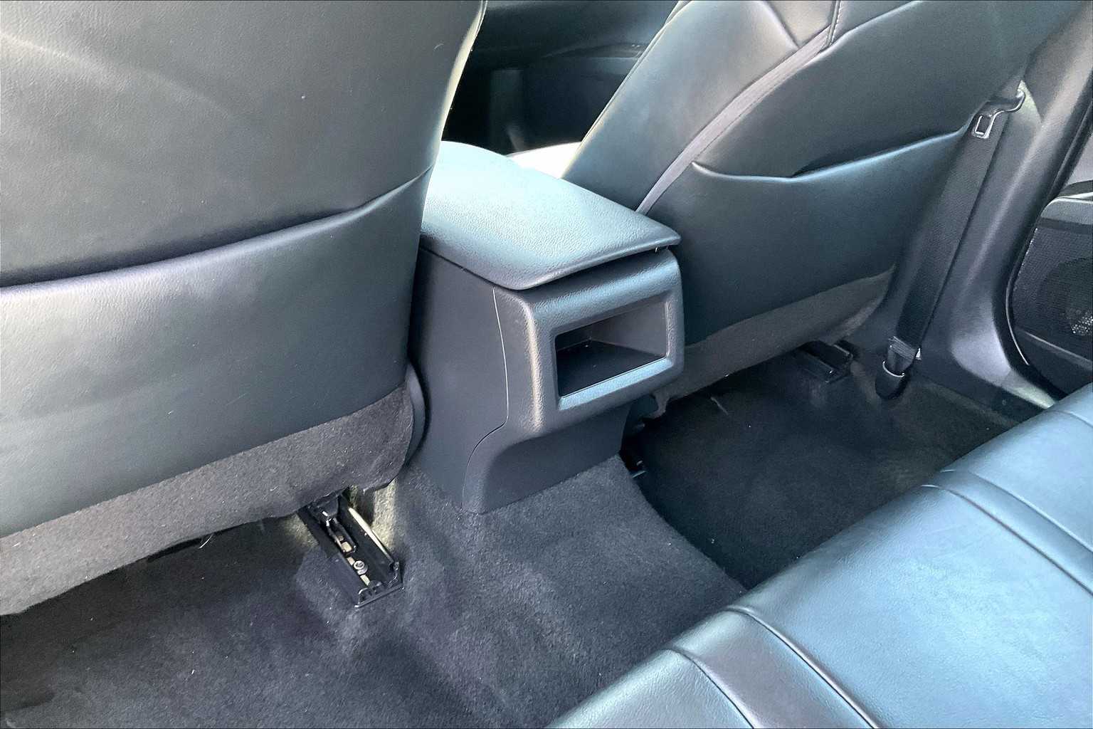 2022 Toyota Camry SE - Photo 27