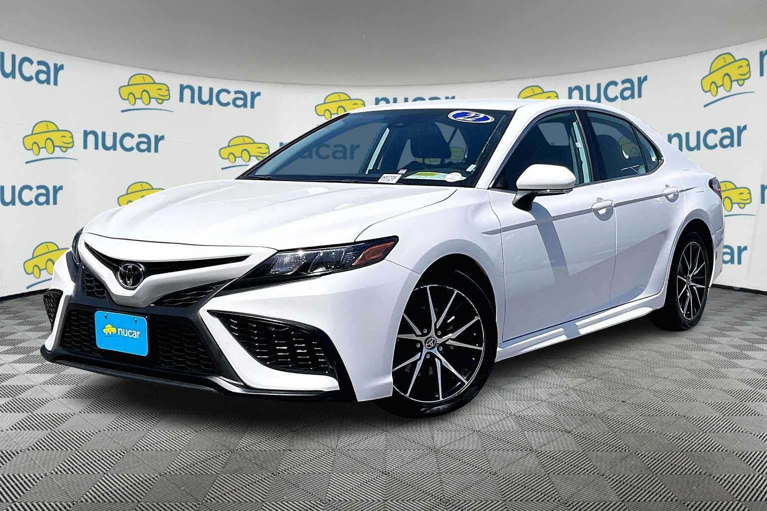 2022 Toyota Camry SE - Photo 3