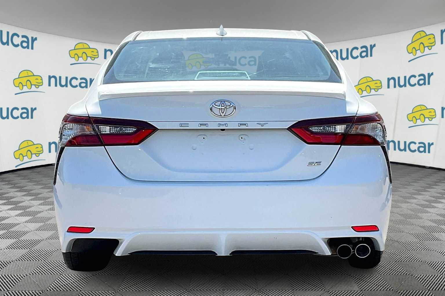 2022 Toyota Camry SE - Photo 5
