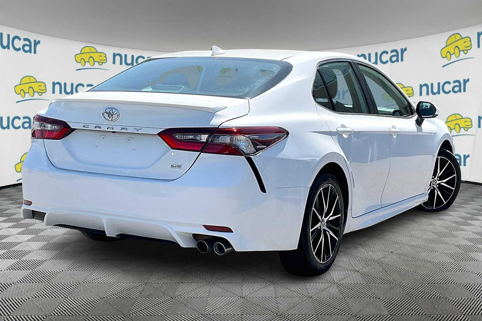2022 Toyota Camry SE - Photo 6