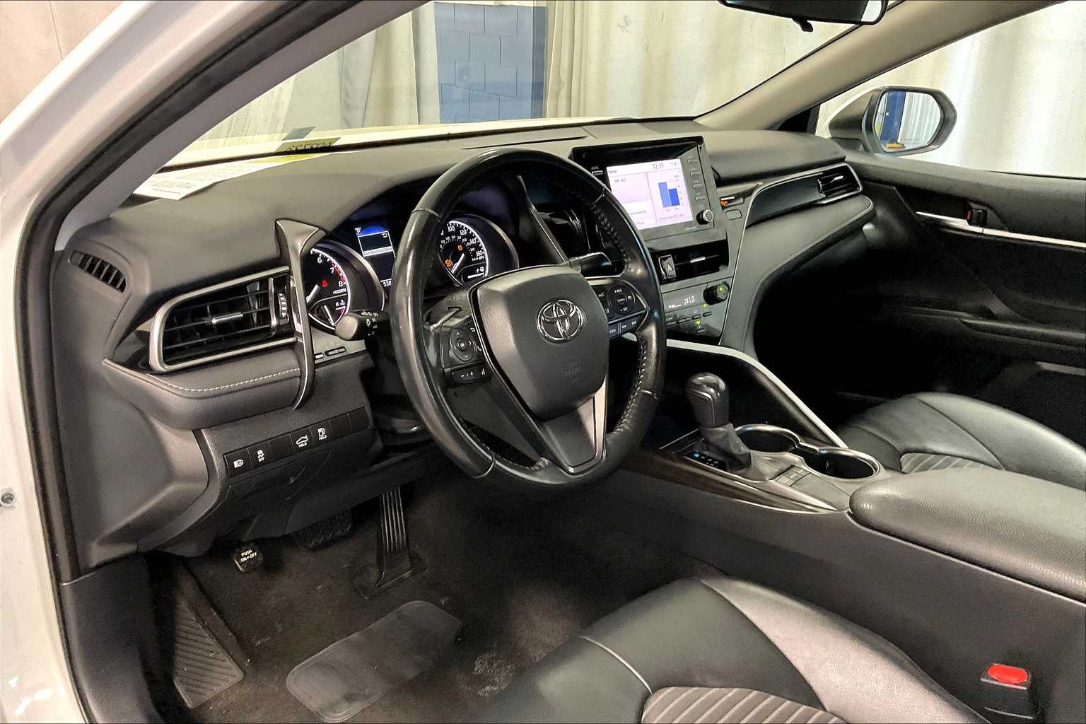 2022 Toyota Camry SE - Photo 8