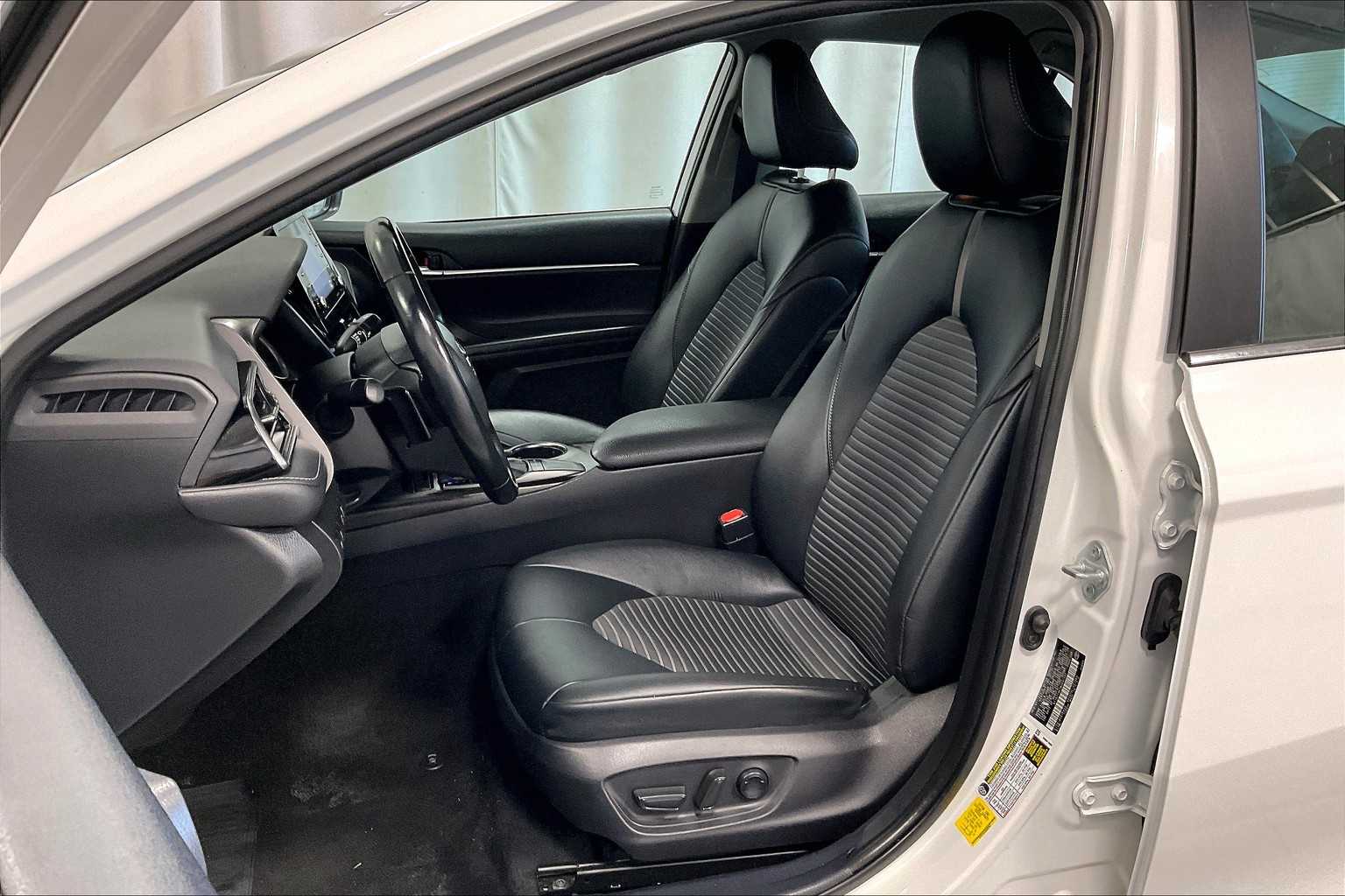 2022 Toyota Camry SE - Photo 10