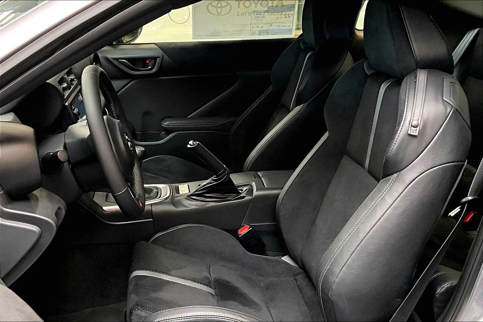 2025 Toyota GR86 Premium - Photo 11