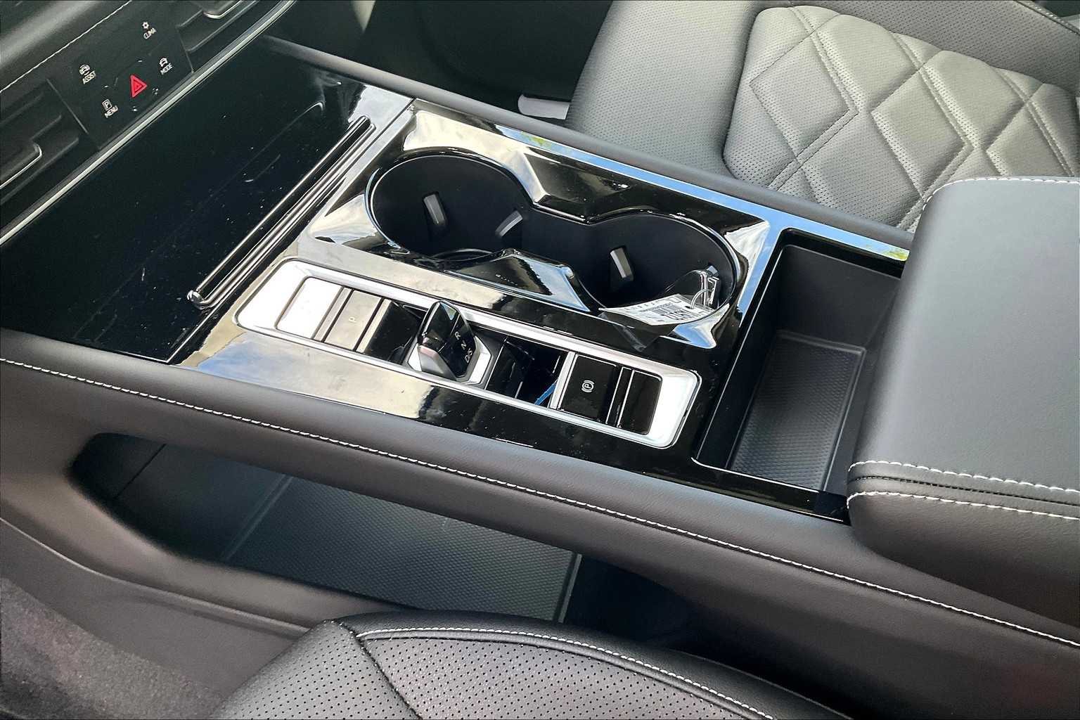 2025 Volkswagen Atlas 2.0T SE w/Technology - Photo 14