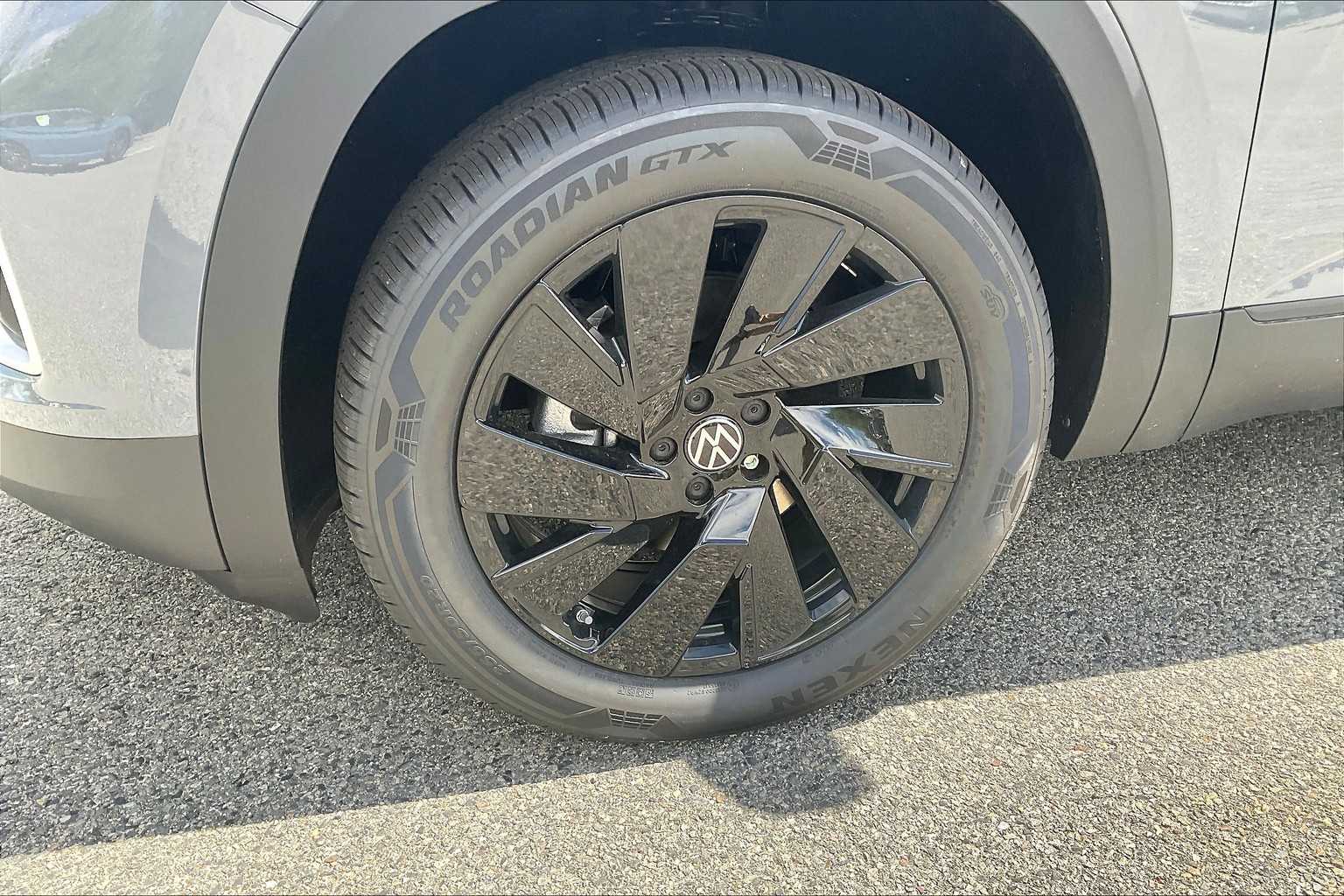 2025 Volkswagen Atlas 2.0T SE w/Technology - Photo 8