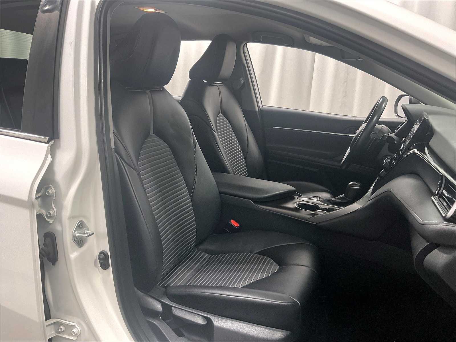 2023 Toyota Camry SE - Photo 11
