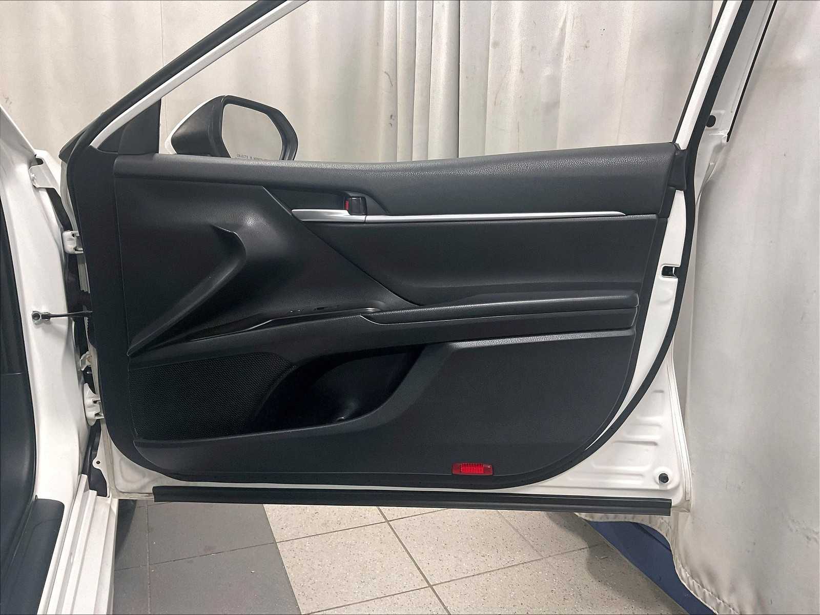 2023 Toyota Camry SE - Photo 12