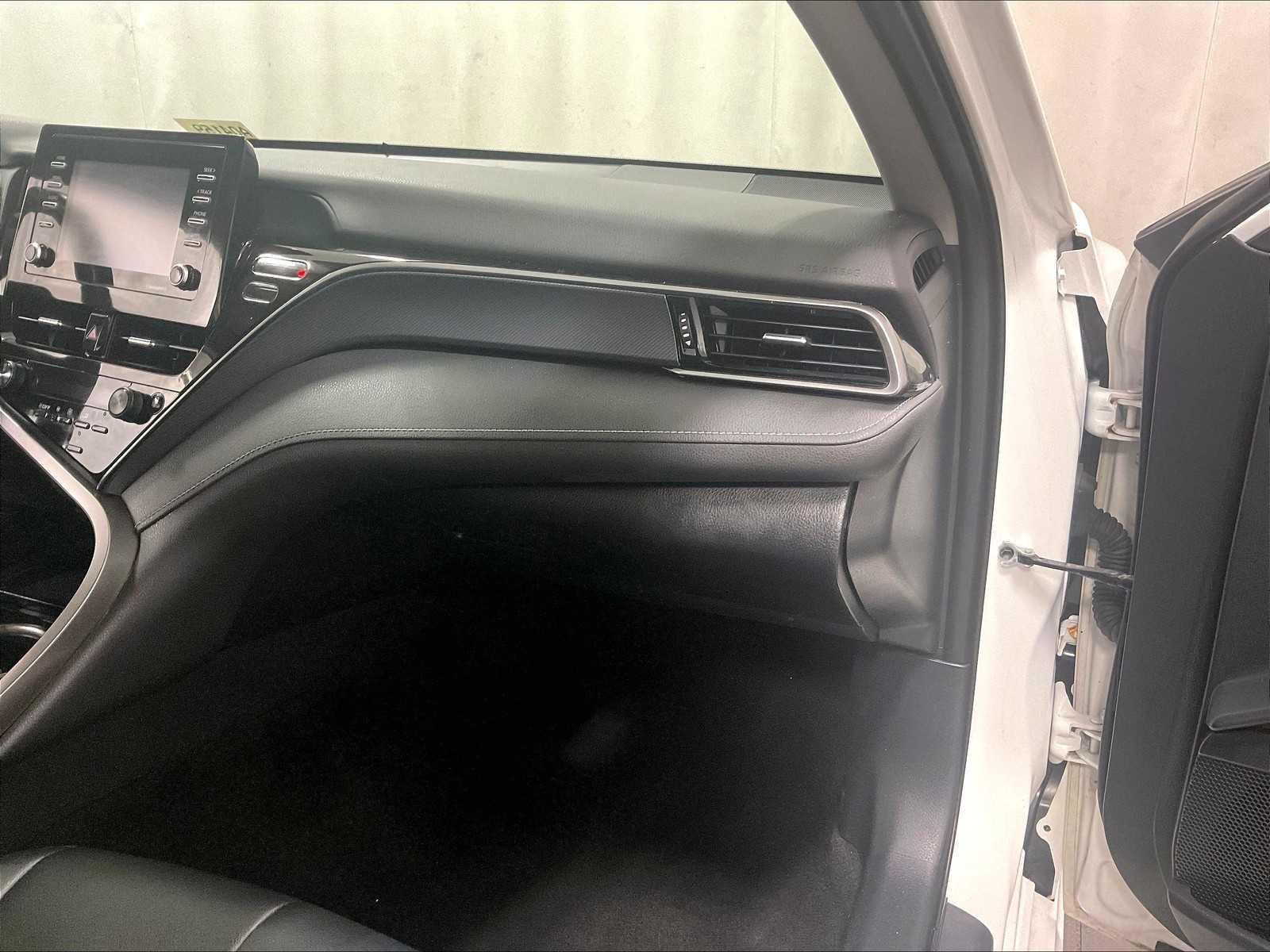2023 Toyota Camry SE - Photo 13