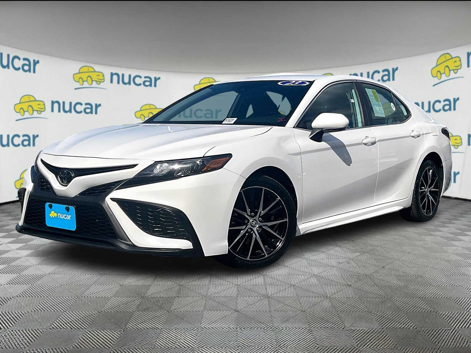 2023 Toyota Camry SE - Photo 3