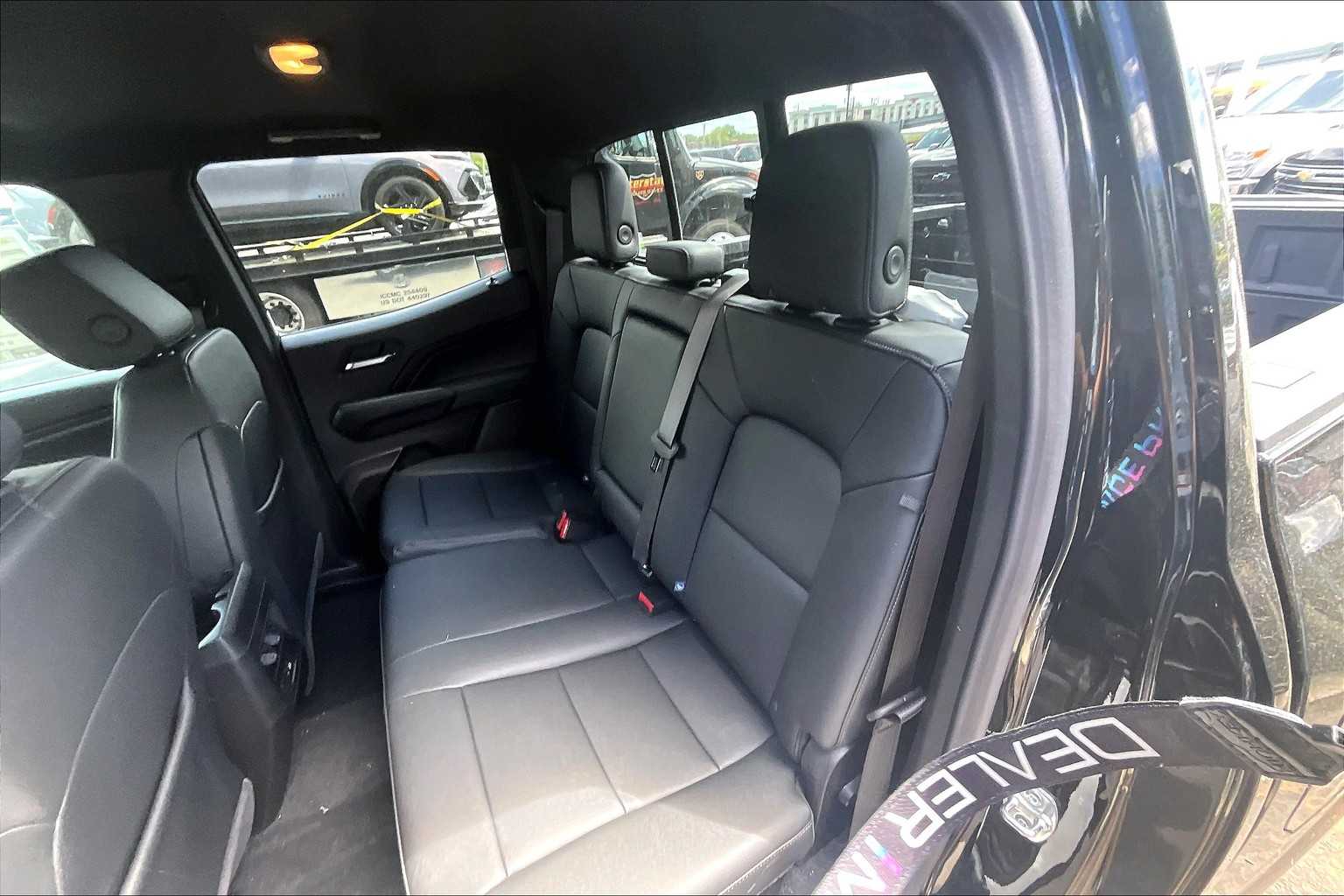2025 Chevrolet Colorado 4WD LT - Photo 15