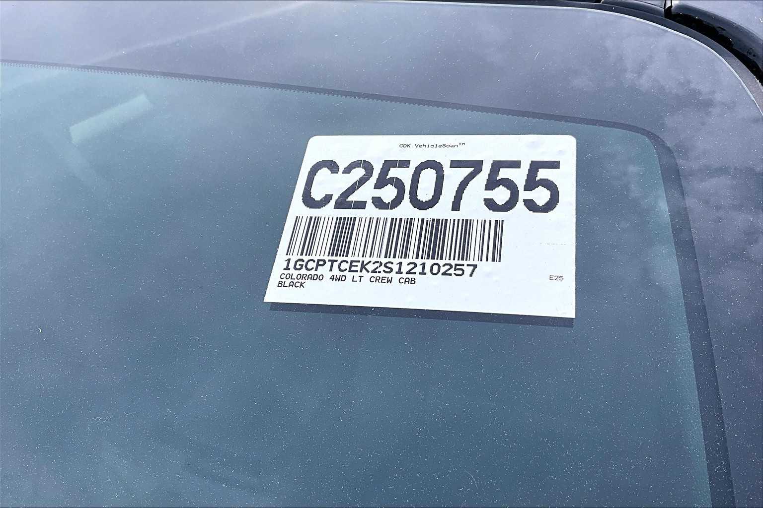 2025 Chevrolet Colorado 4WD LT - Photo 18
