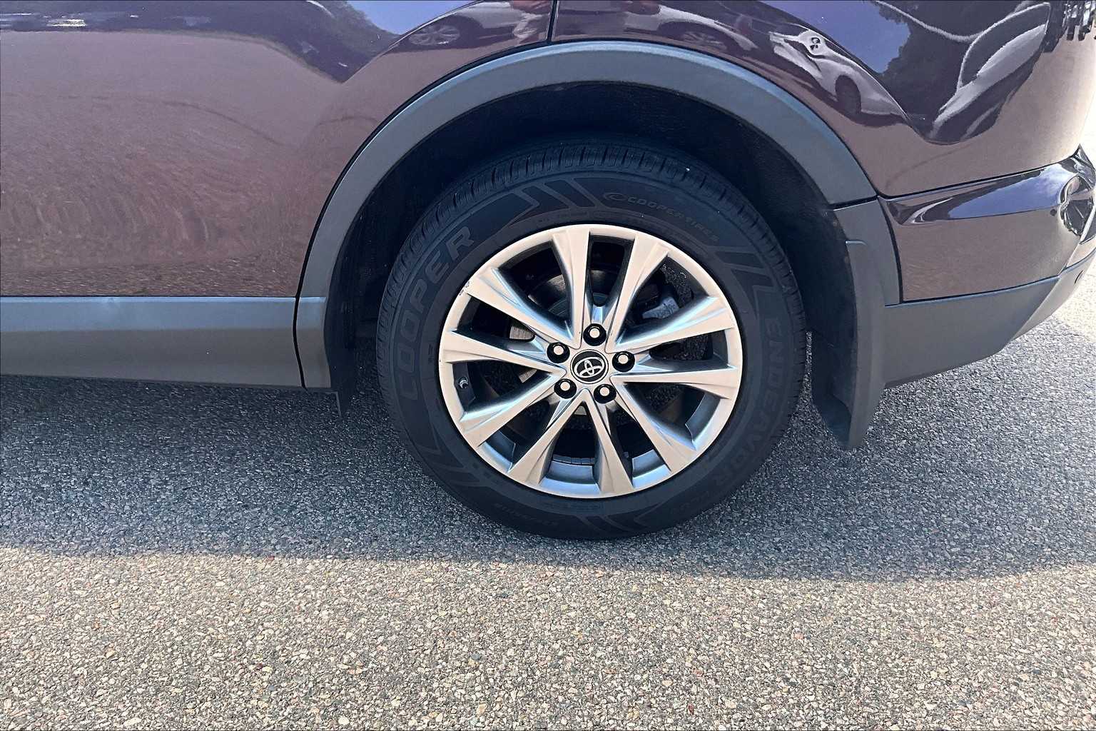 2017 Toyota RAV4 Limited - Photo 4