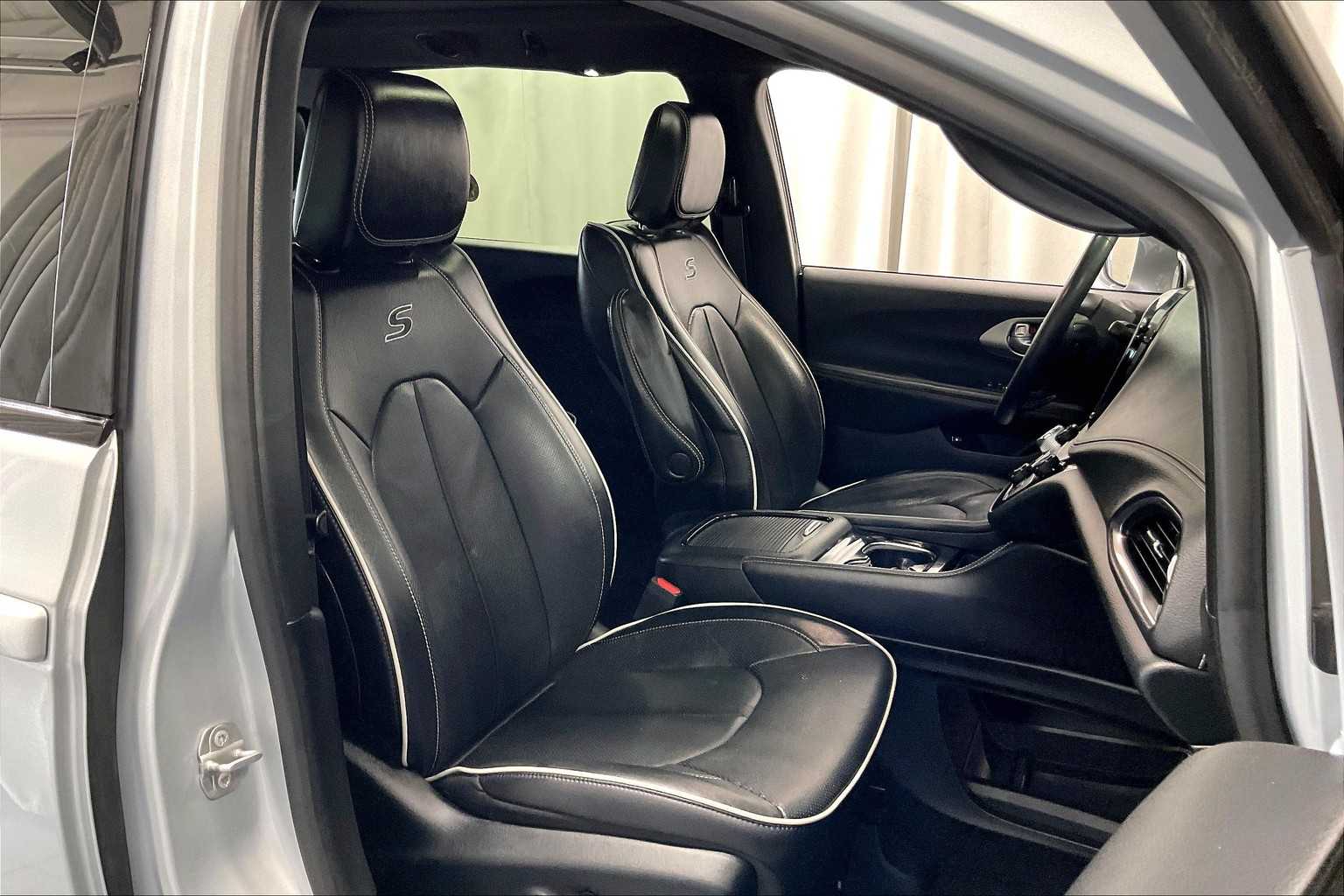 2022 Chrysler Pacifica Hybrid Limited - Photo 11