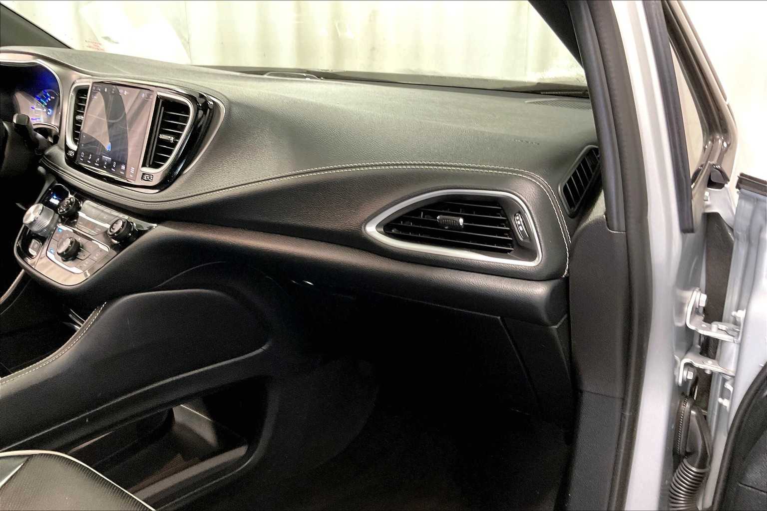 2022 Chrysler Pacifica Hybrid Limited - Photo 13
