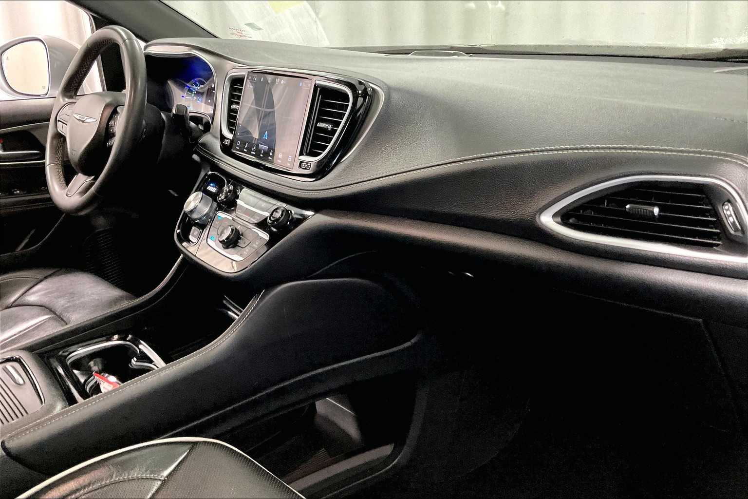 2022 Chrysler Pacifica Hybrid Limited - Photo 14