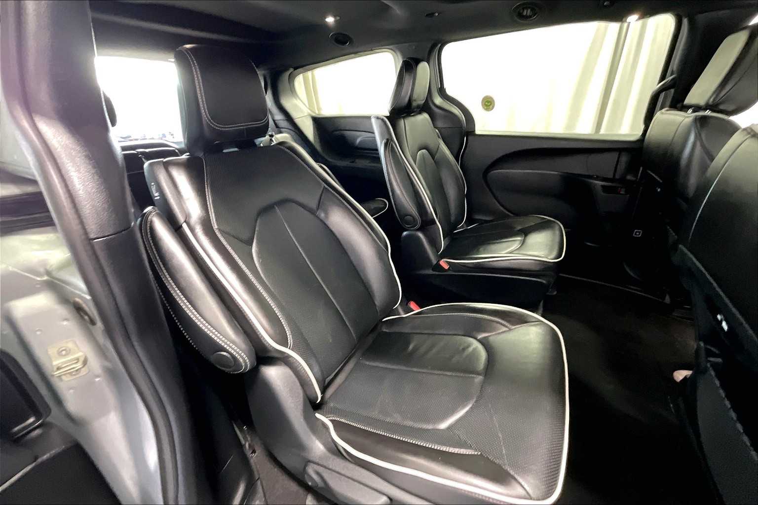 2022 Chrysler Pacifica Hybrid Limited - Photo 16