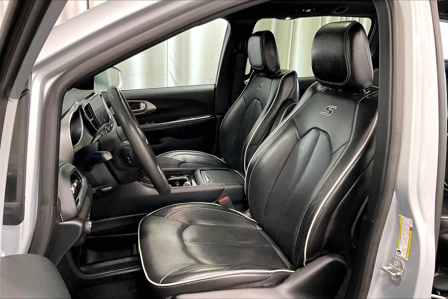 2022 Chrysler Pacifica Hybrid Limited - Photo 10