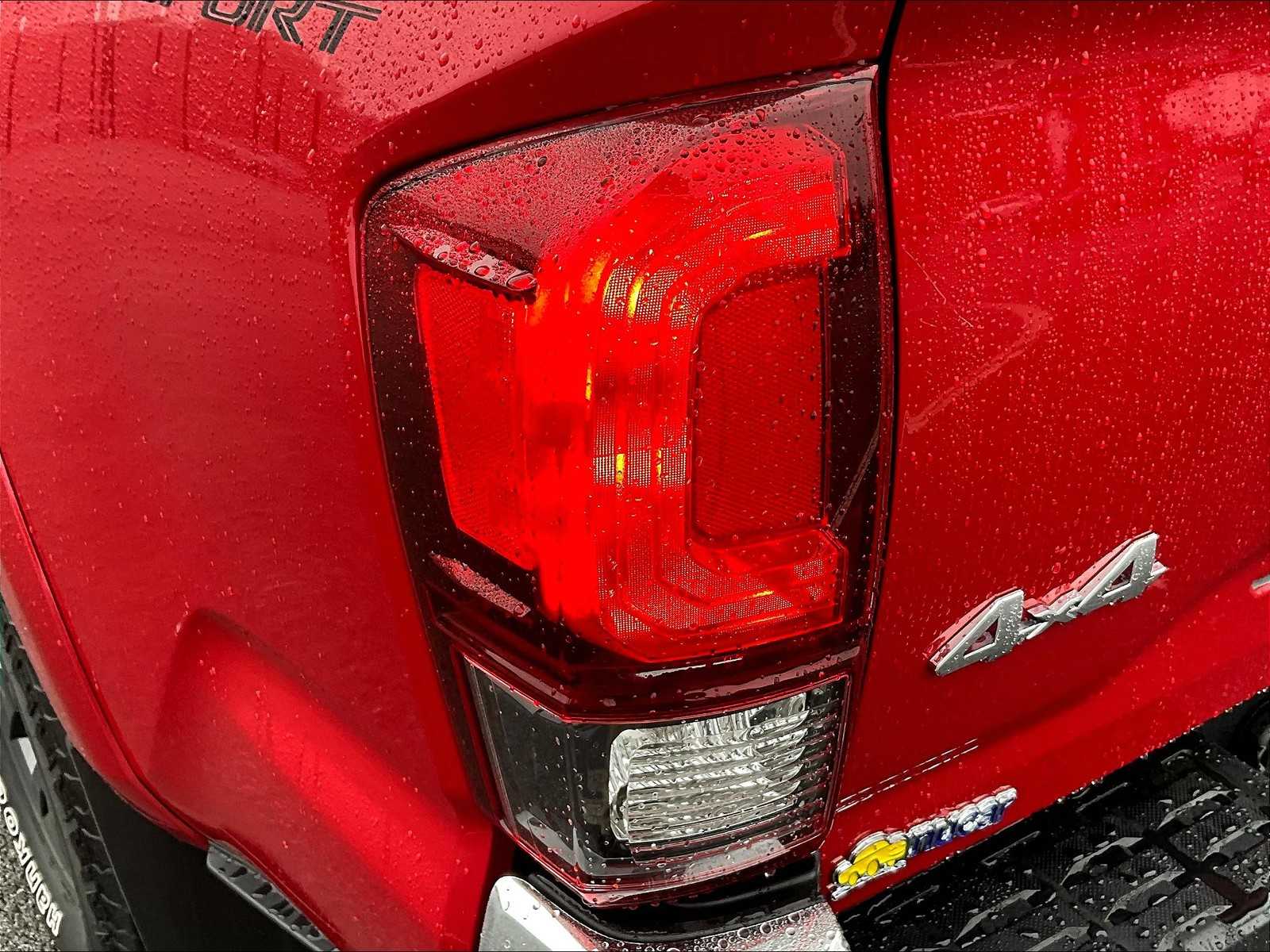2020 Toyota Tacoma SR5 - Photo 34