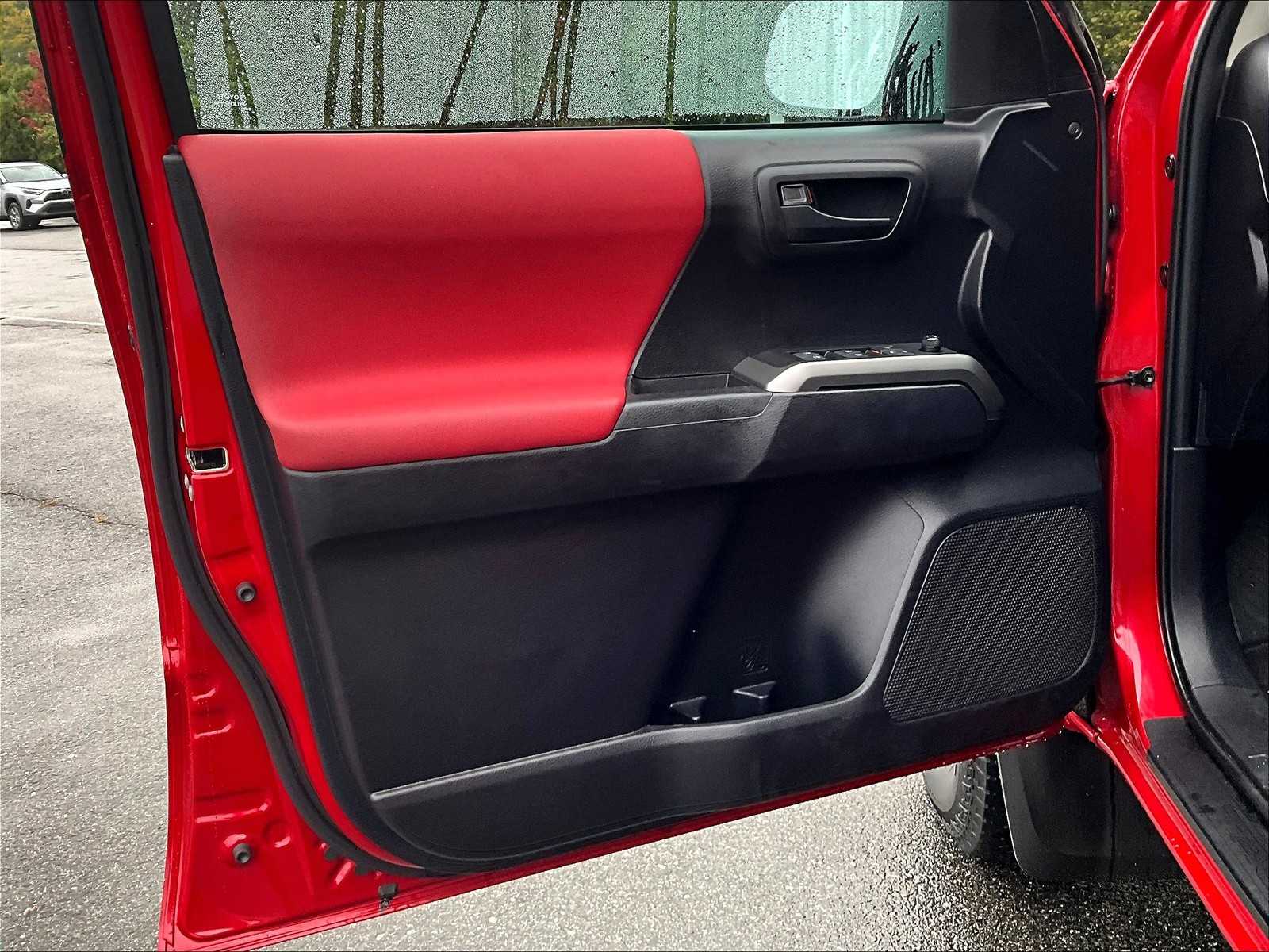 2020 Toyota Tacoma SR5 - Photo 9