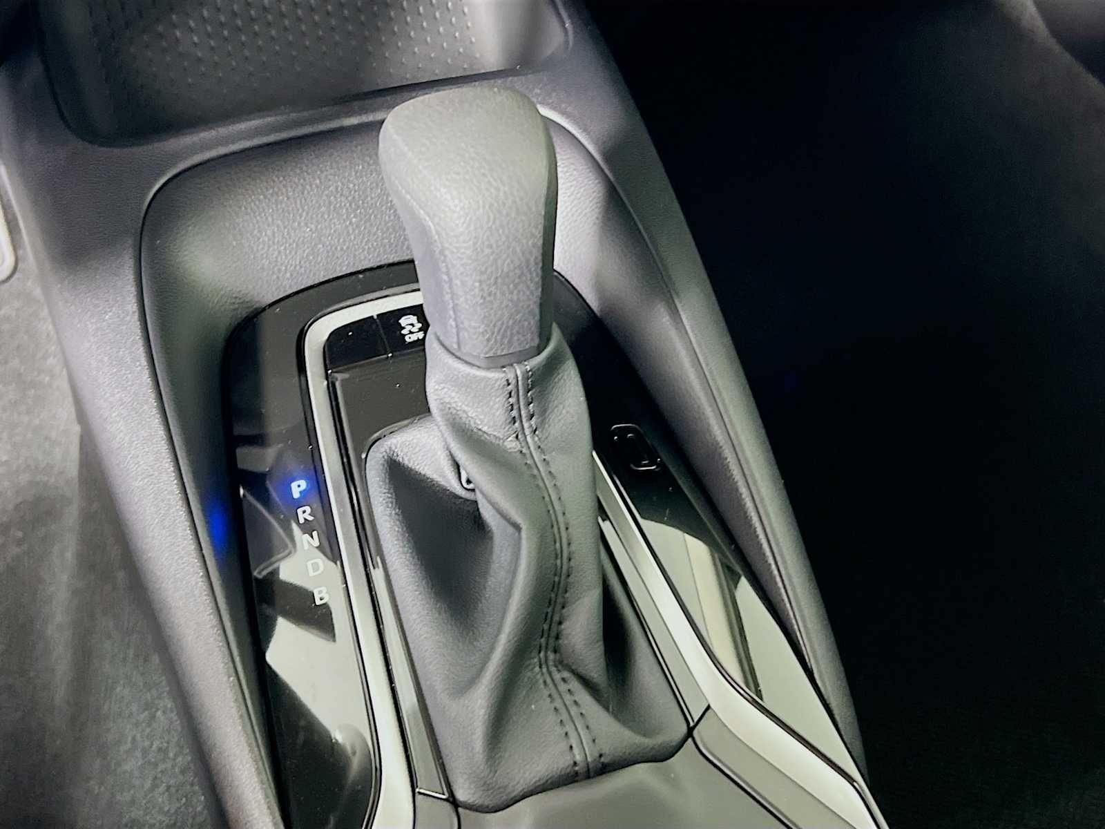 2025 Toyota Corolla LE - Photo 11