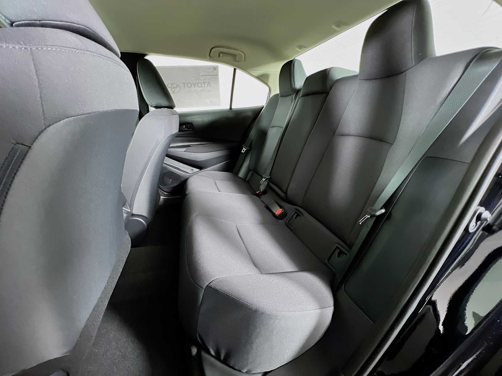 2025 Toyota Corolla LE - Photo 13